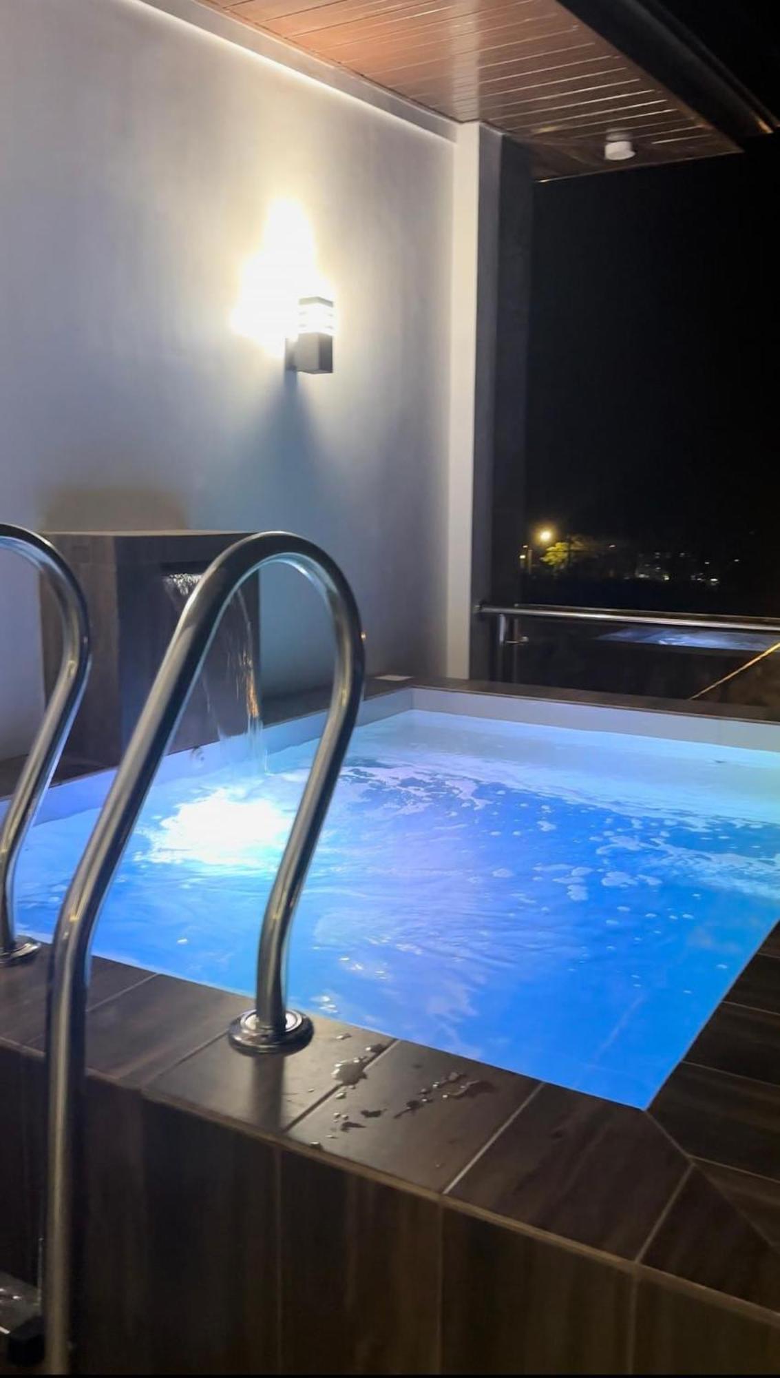 Casa Amores: Camaya Coast Mariveles Εξωτερικό φωτογραφία